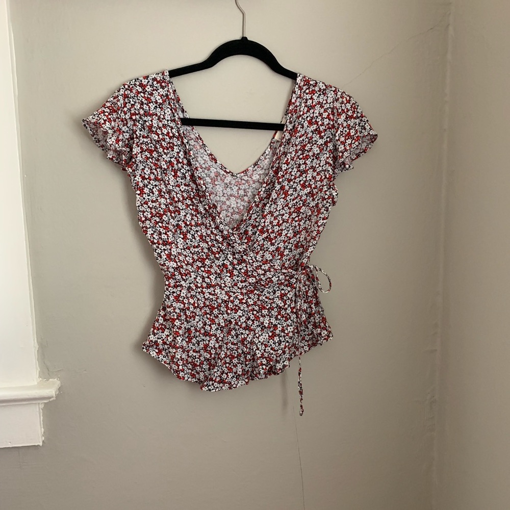 H.I.P. Floral wrap top in Size Small